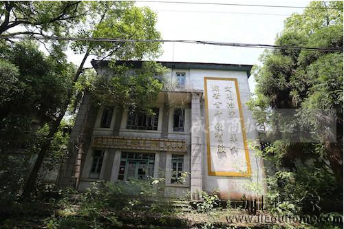 成都一廢棄醫(yī)院需要加固維修，探險(xiǎn)者前往探秘極度危險(xiǎn)。