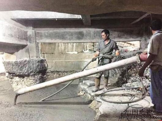 廈門一輪胎店私挖地下室已回填加固，老板不爽被抹黑