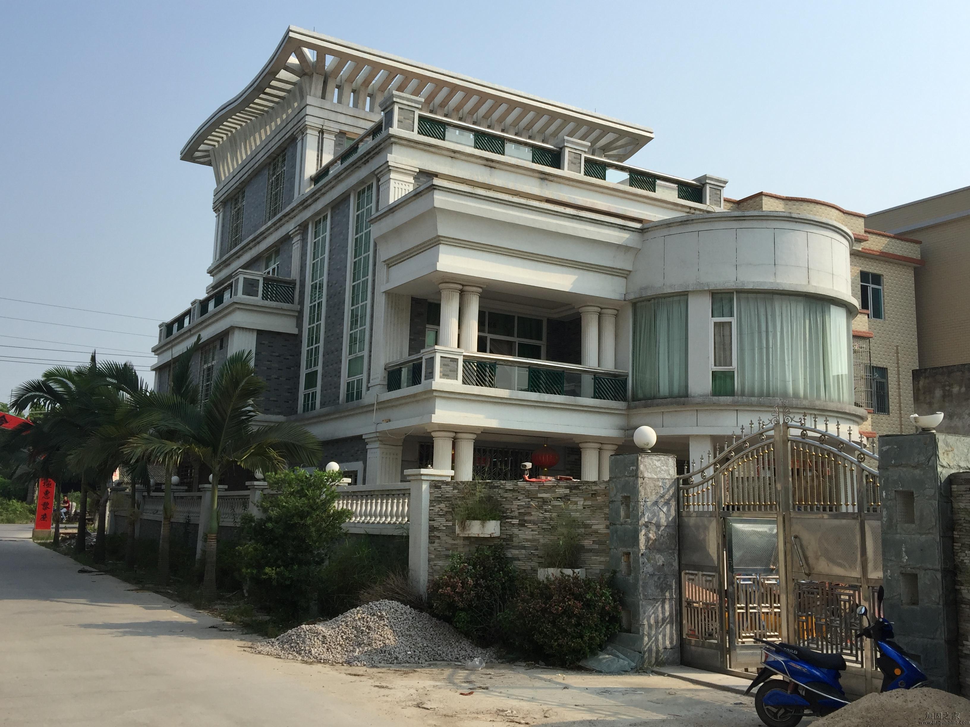 該別墅位于潮州楓溪鎮(zhèn)，地基深度達(dá)50多米，總加固費(fèi)用達(dá)60萬(wàn)，加固費(fèi)用等同原房屋造價(jià)