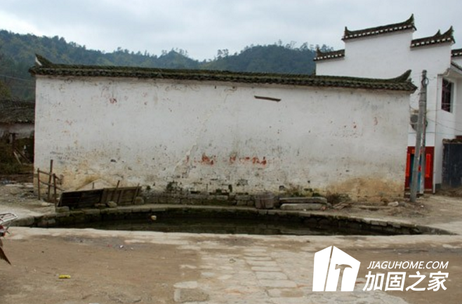 擋墻受流失沖刷發(fā)生傾斜，擋墻加固施工怎么做？