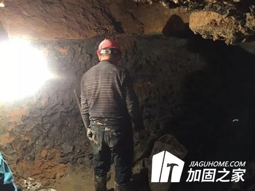 某小區(qū)業(yè)主私挖3米深地下室？房屋結構能行嗎！