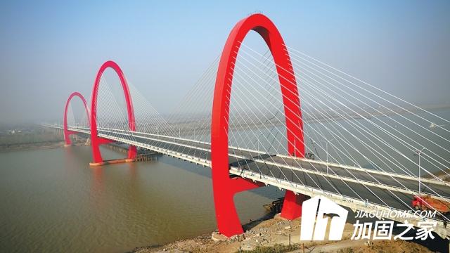 長江大橋的改造加固現(xiàn)場畫面是怎樣的？