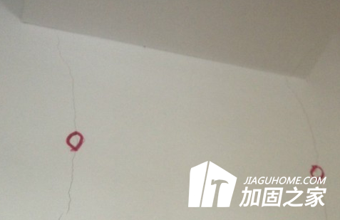 老房子的大梁有裂縫應(yīng)該怎么加固才好？