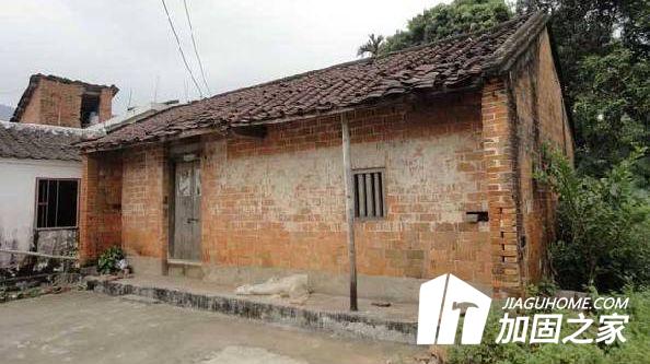房屋安全鑒定公司一經(jīng)確認(rèn)的危險(xiǎn)房屋，房屋使用人該如何處理?