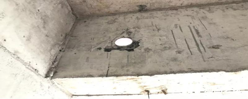 在施工縫處繼續(xù)澆筑混凝土?xí)r，如何處理