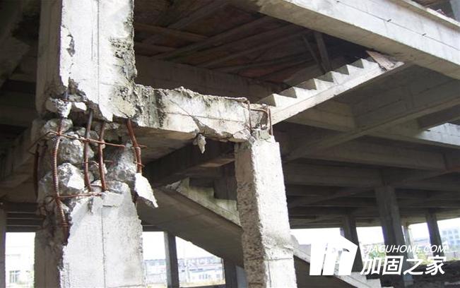 對于地震的破壞性，房屋需要做好抗震加固