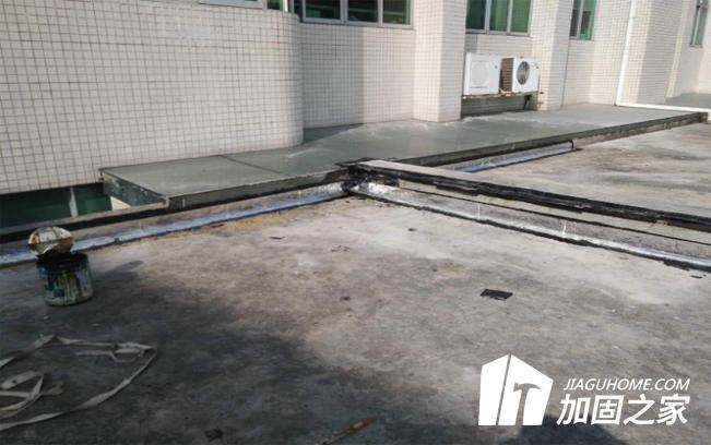 剛性防水屋面開(kāi)裂的原因有哪些？