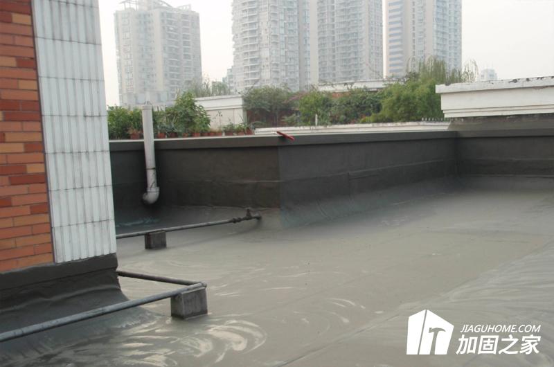 房屋樓頂出現(xiàn)漏水，怎么做好防水施工?